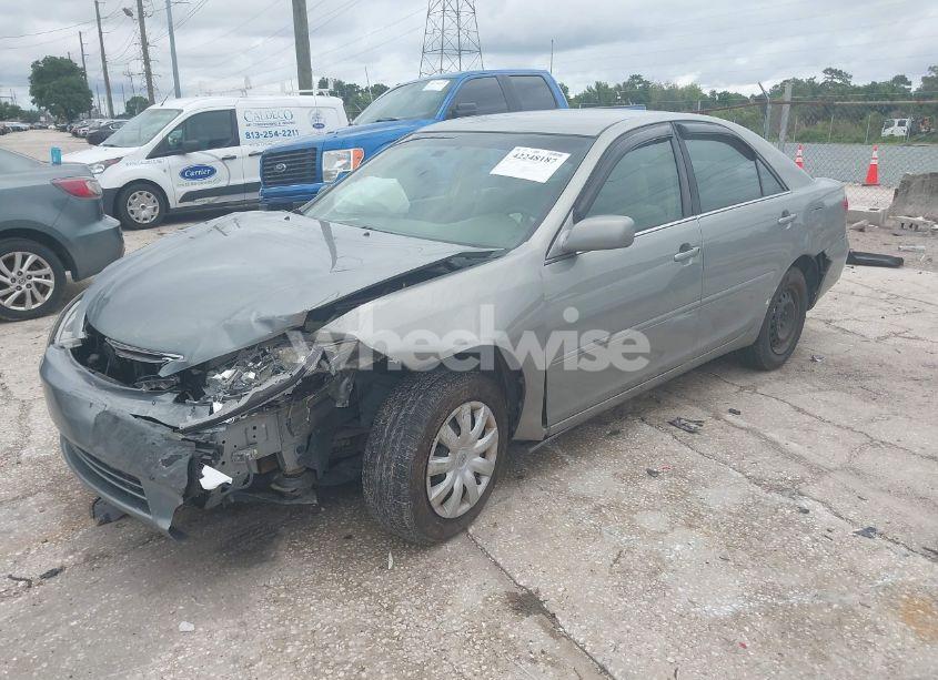 Photo 2 of 2005 Toyota Camry LE (VIN 4T1BE32K25U504717)