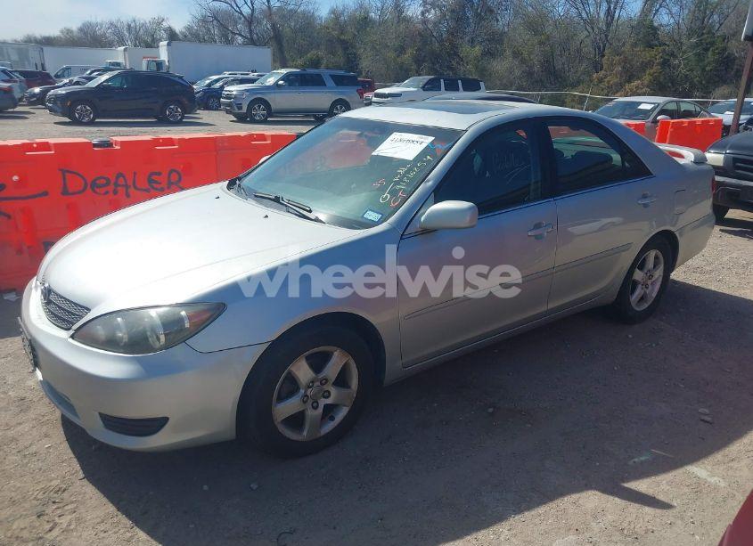 Photo 2 of 2005 Toyota Camry SE (VIN 4T1BE32K25U535062)