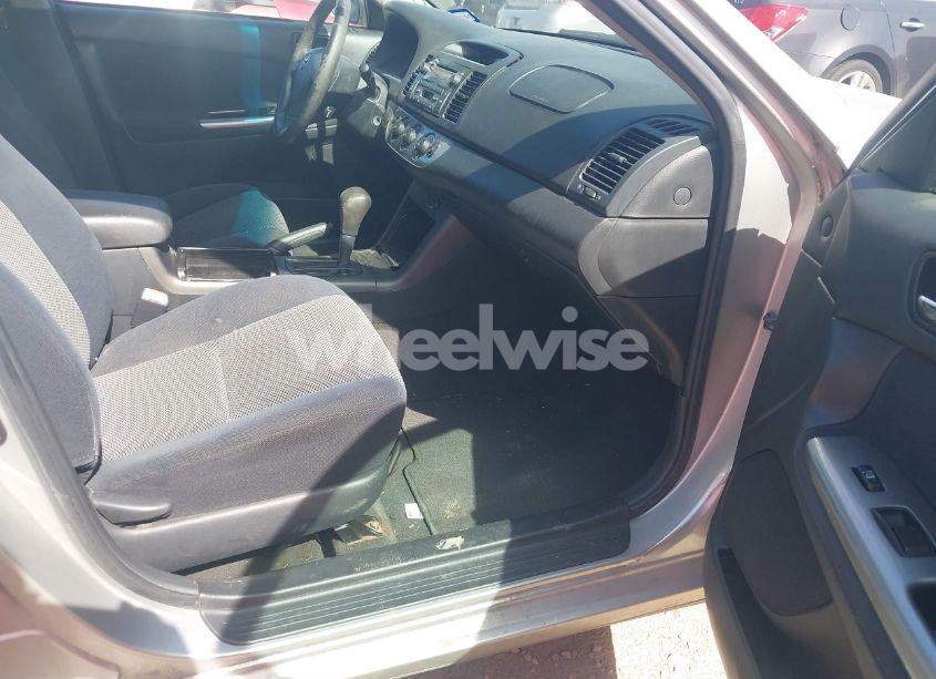 Photo 5 of 2005 Toyota Camry SE (VIN 4T1BE32K25U535062)