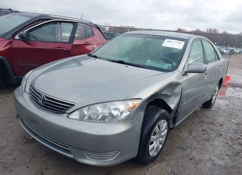 Photo 2 of 2005 Toyota Camry LE (VIN 4T1BE32K25U538849)