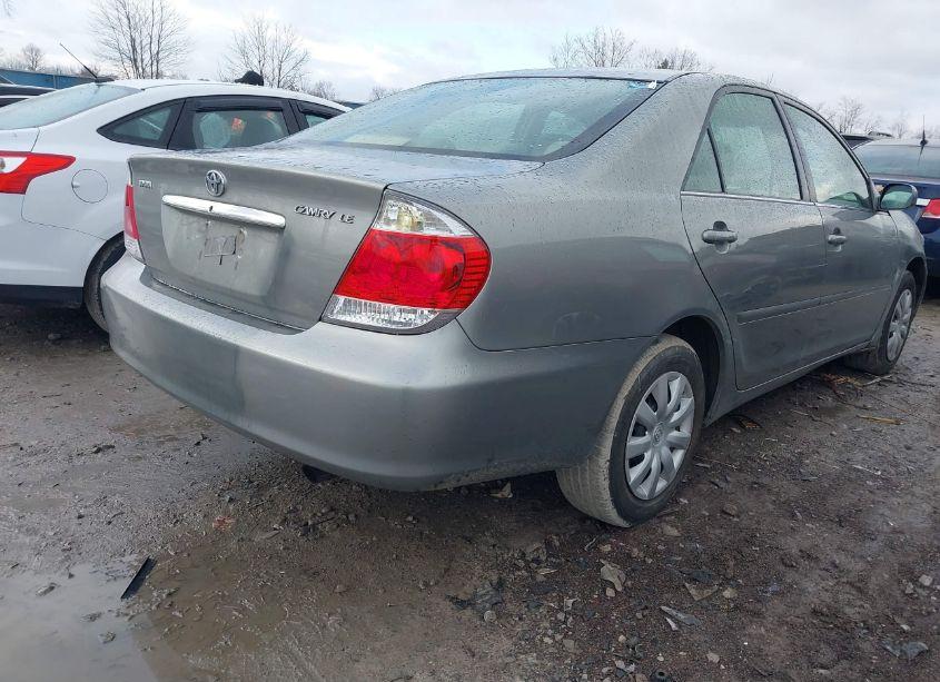 Photo 4 of 2005 Toyota Camry LE (VIN 4T1BE32K25U538849)