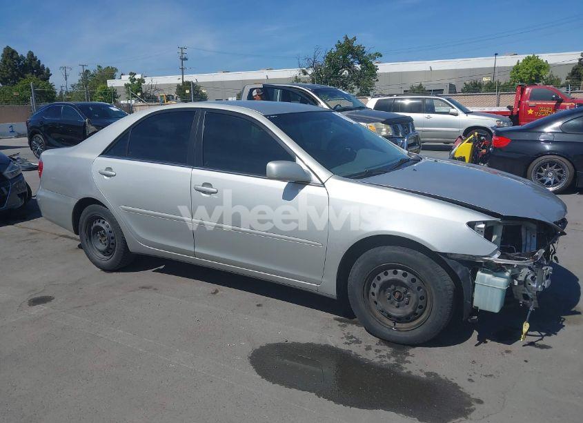 2005 Toyota Camry LE (VIN 4T1BE32K25U591518) main photo