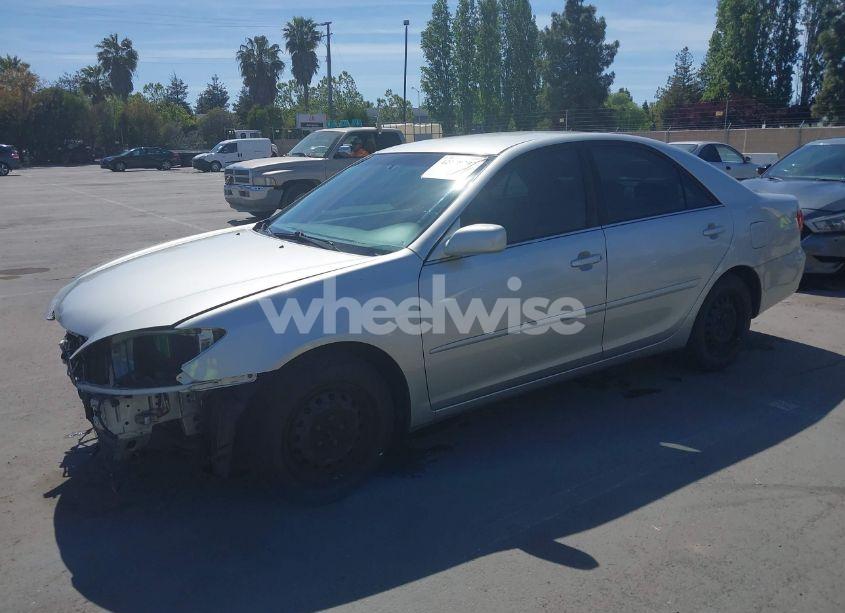 Photo 2 of 2005 Toyota Camry LE (VIN 4T1BE32K25U591518)