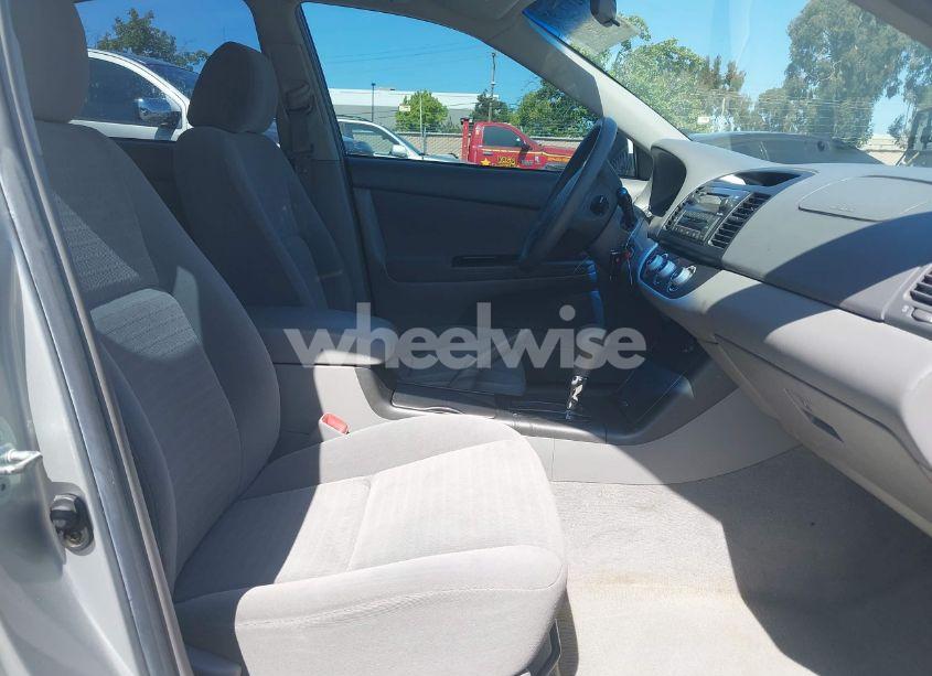 Photo 5 of 2005 Toyota Camry LE (VIN 4T1BE32K25U591518)