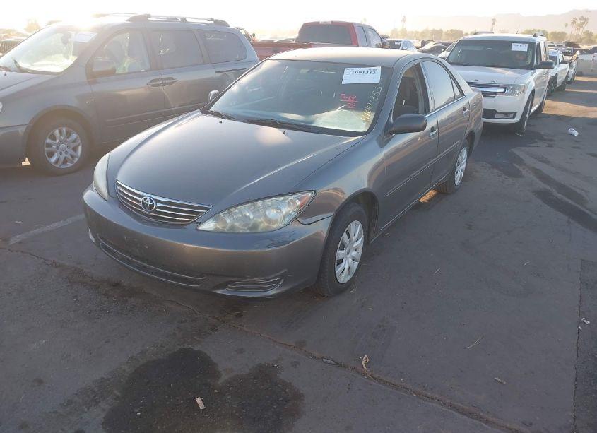 Photo 2 of 2005 Toyota Camry LE (VIN 4T1BE32K25U632133)