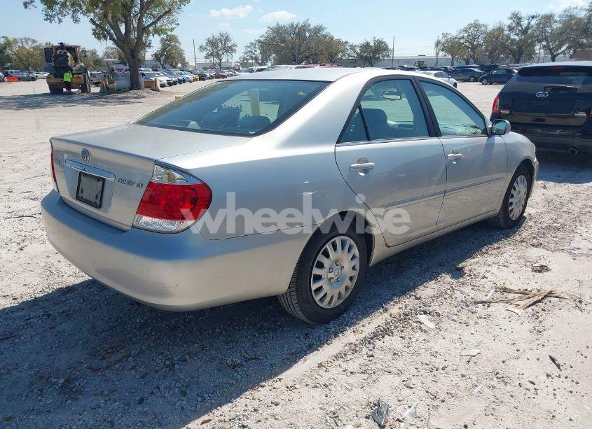 Photo 4 of 2005 Toyota Camry XLE (VIN 4T1BE32K25U964542)