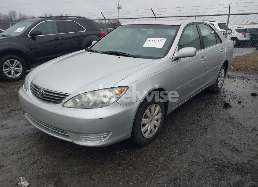 Photo 2 of 2005 Toyota Camry LE (VIN 4T1BE32K25U964721)