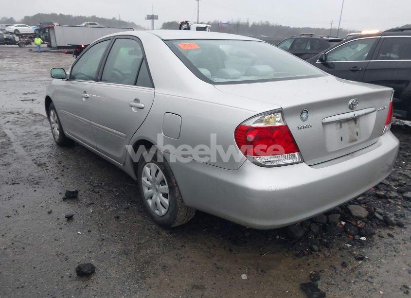 Photo 3 of 2005 Toyota Camry LE (VIN 4T1BE32K25U964721)
