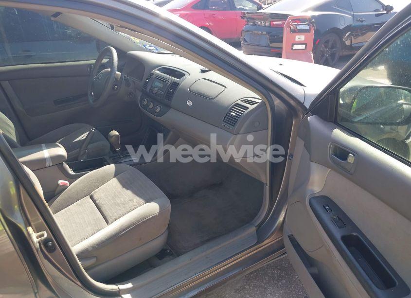 Photo 5 of 2005 Toyota Camry LE (VIN 4T1BE32K25U977503)