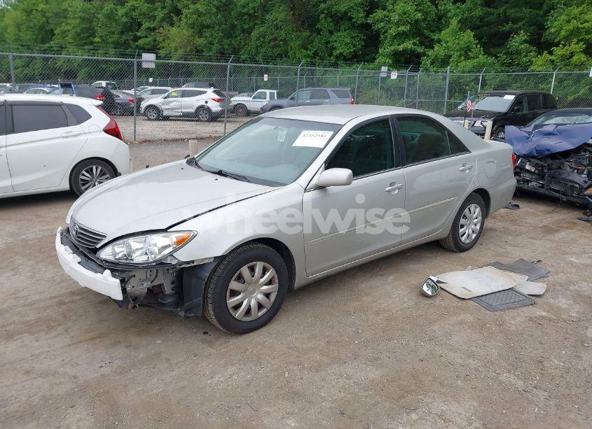 Photo 2 of 2005 Toyota Camry LE/SE/STD/XLE (VIN 4T1BE32K25U993488)