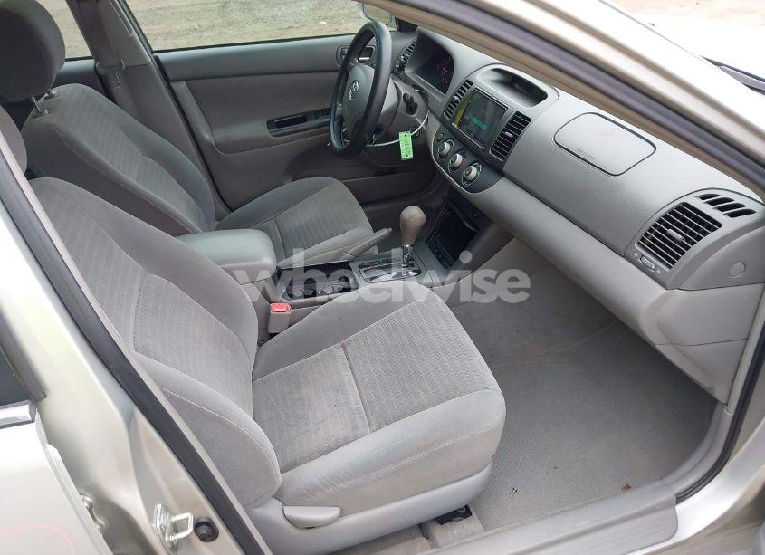 Photo 5 of 2005 Toyota Camry LE/SE/STD/XLE (VIN 4T1BE32K25U993488)