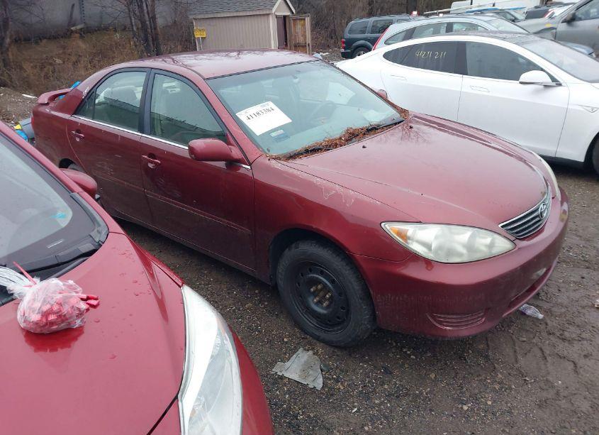 2006 Toyota Camry LE (VIN 4T1BE32K26U104920) main photo