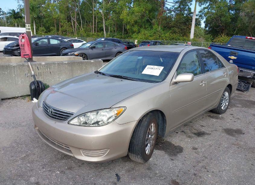 Photo 2 of 2006 Toyota Camry LE (VIN 4T1BE32K26U135231)