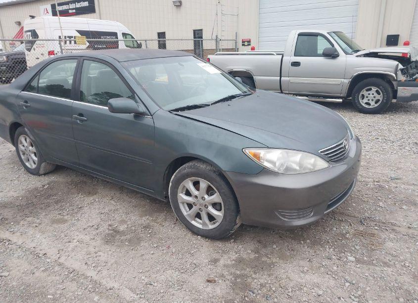 2006 Toyota Camry LE (VIN 4T1BE32K26U141286) main photo