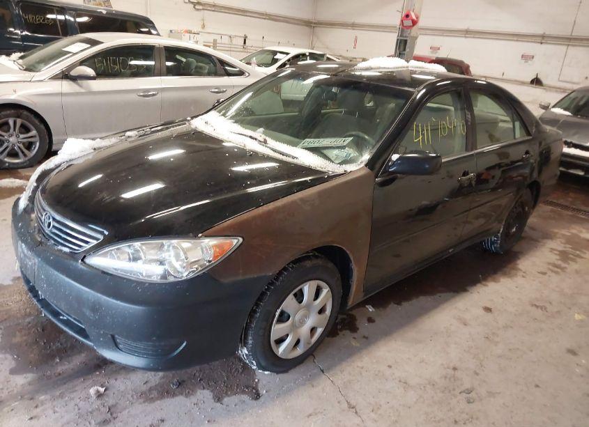 Photo 2 of 2006 Toyota Camry LE (VIN 4T1BE32K26U158153)