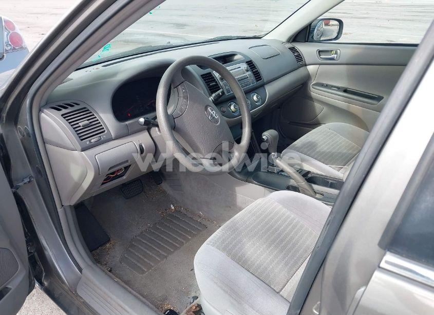 Photo 5 of 2006 Toyota Camry STD (VIN 4T1BE32K26U677543)