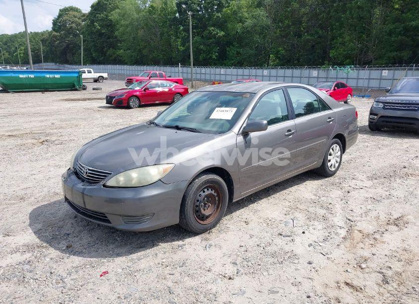 Photo 2 of 2006 Toyota Camry STD (VIN 4T1BE32K26U748739)