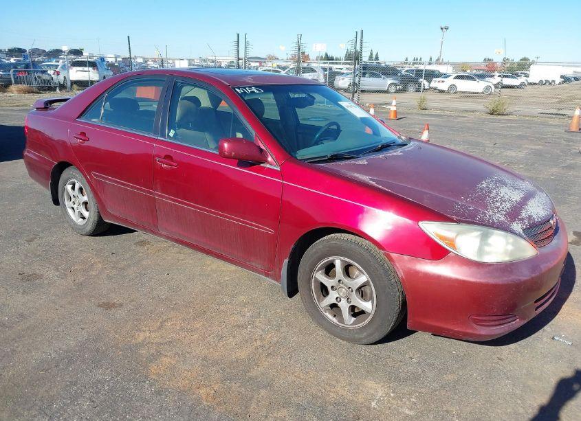 2002 Toyota Camry LE (VIN 4T1BE32K32U006747) main photo