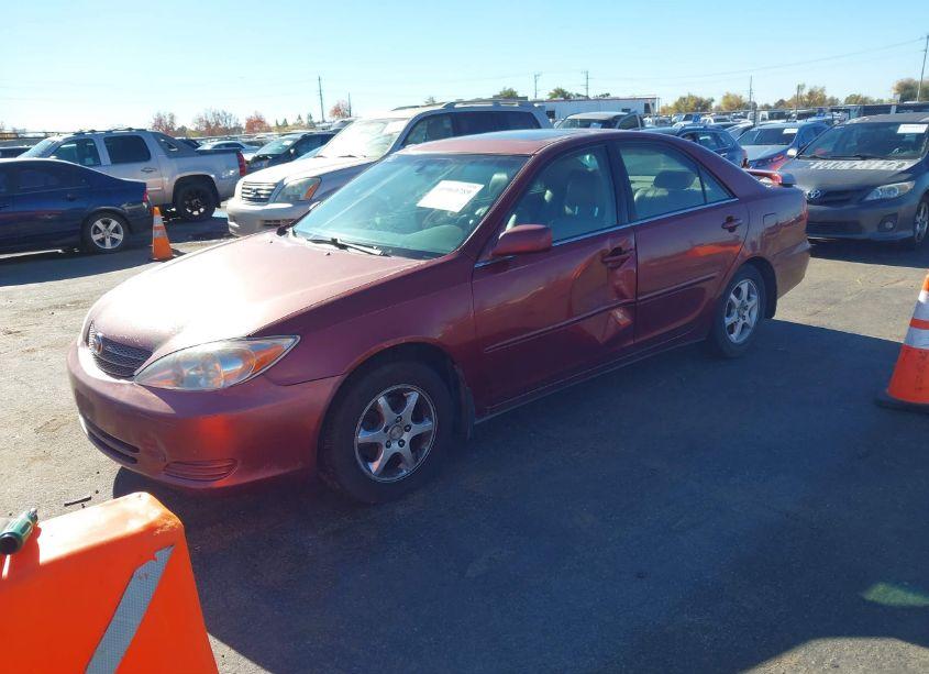 Photo 2 of 2002 Toyota Camry LE (VIN 4T1BE32K32U006747)