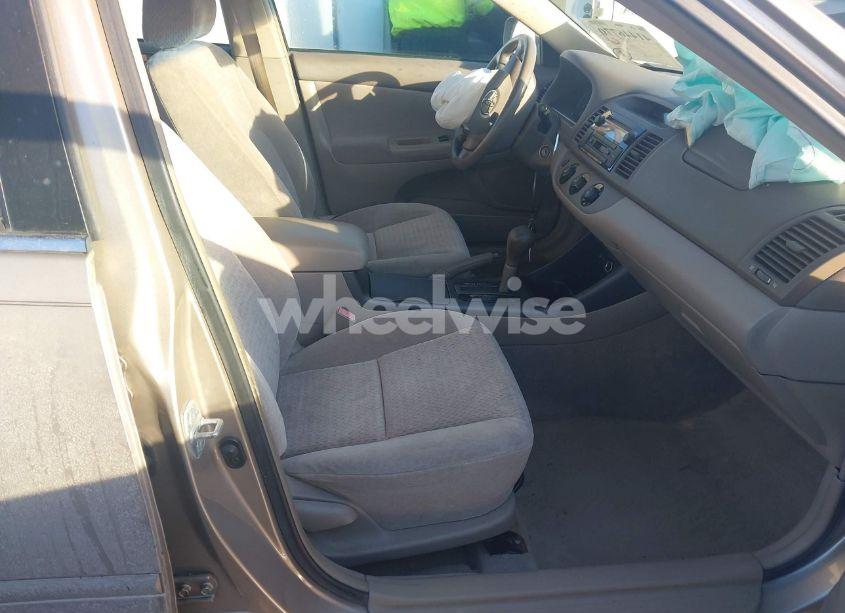 Photo 5 of 2002 Toyota Camry LE (VIN 4T1BE32K32U031602)