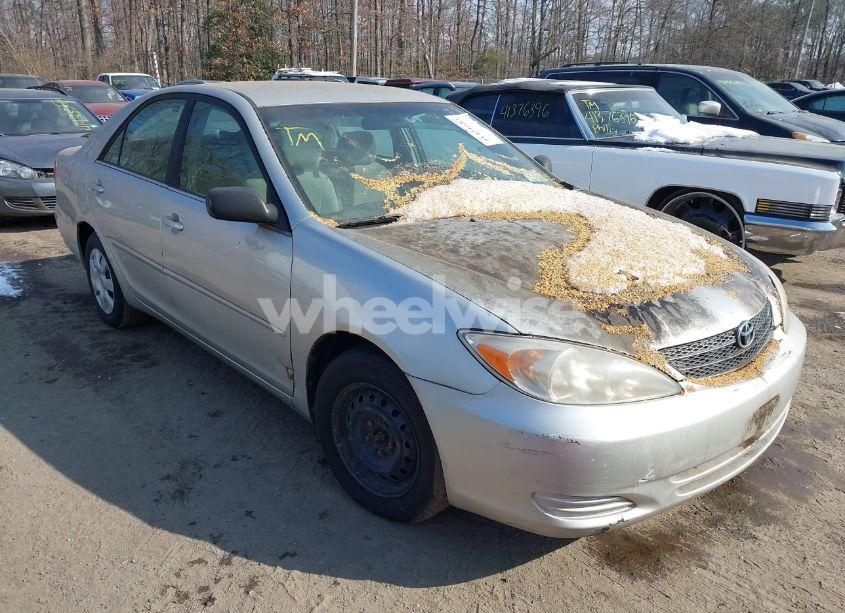 2002 Toyota Camry LE (VIN 4T1BE32K32U115211) main photo