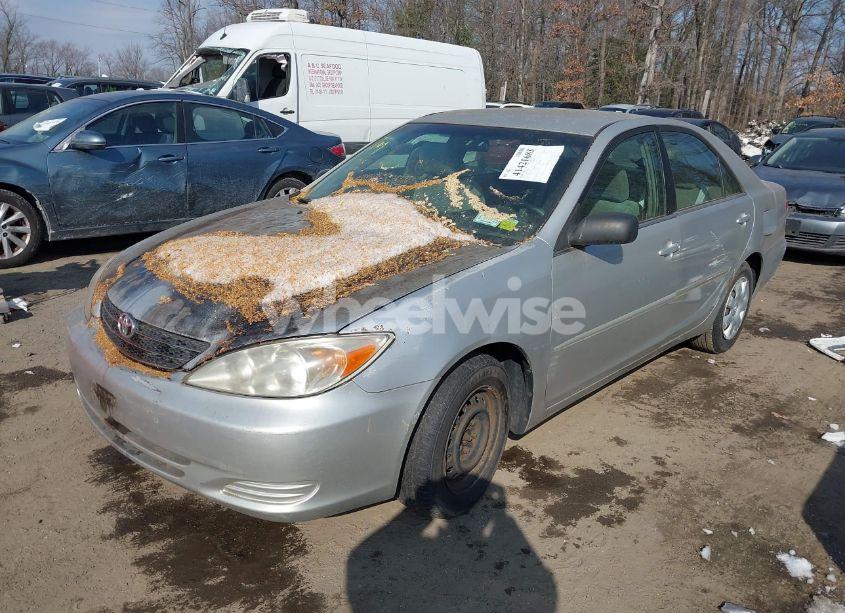 Photo 2 of 2002 Toyota Camry LE (VIN 4T1BE32K32U115211)