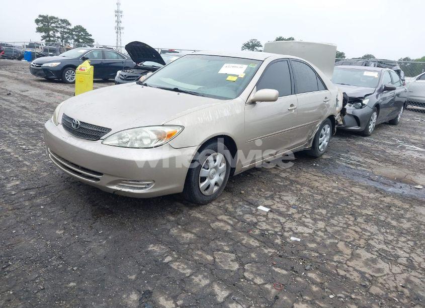 Photo 2 of 2002 Toyota Camry LE (VIN 4T1BE32K32U529122)