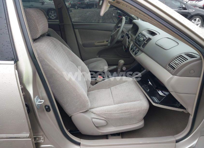 Photo 5 of 2002 Toyota Camry LE (VIN 4T1BE32K32U529122)