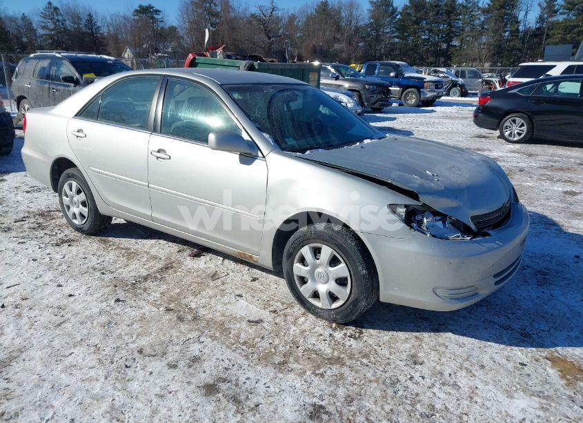 2002 Toyota Camry LE (VIN 4T1BE32K32U538094) main photo