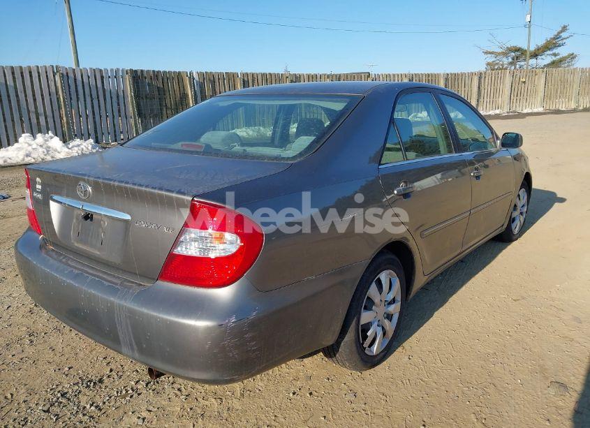 Photo 4 of 2002 Toyota Camry XLE (VIN 4T1BE32K32U581088)