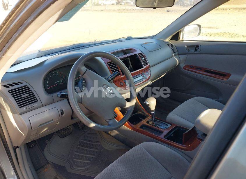 Photo 5 of 2002 Toyota Camry XLE (VIN 4T1BE32K32U581088)