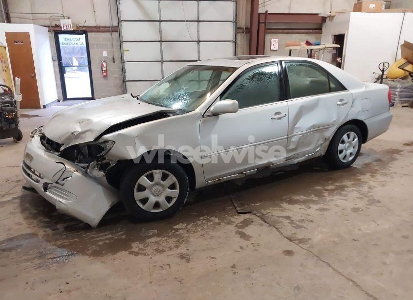 Photo 2 of 2002 Toyota Camry LE (VIN 4T1BE32K32U595430)