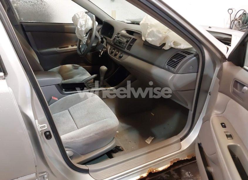 Photo 5 of 2002 Toyota Camry LE (VIN 4T1BE32K32U595430)