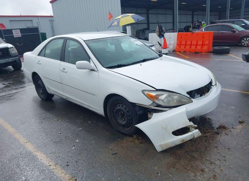 2003 Toyota Camry XLE (VIN 4T1BE32K33U141261) main photo