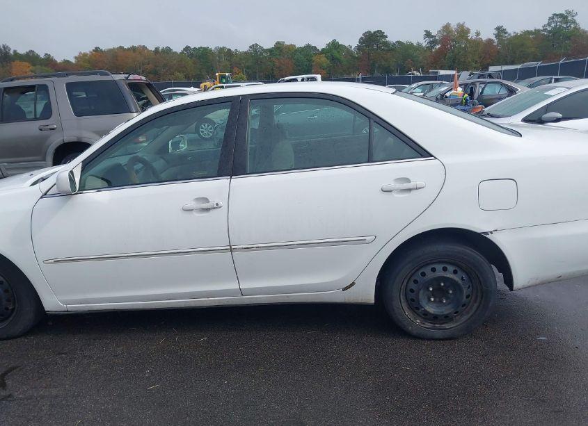 Photo 14 of 2003 Toyota Camry XLE (VIN 4T1BE32K33U141261)