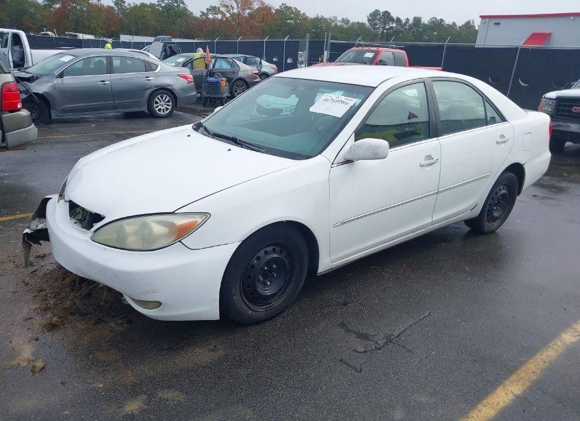 Photo 2 of 2003 Toyota Camry XLE (VIN 4T1BE32K33U141261)