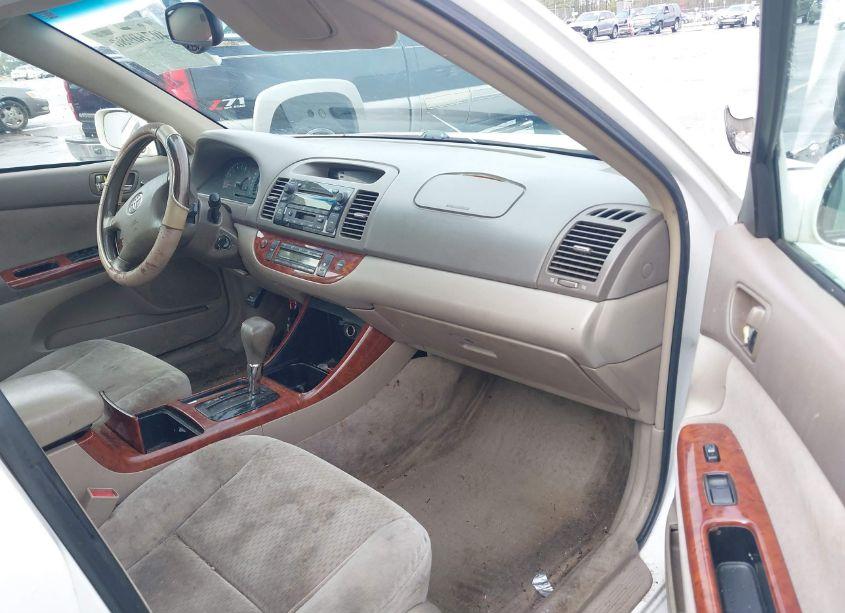 Photo 5 of 2003 Toyota Camry XLE (VIN 4T1BE32K33U141261)