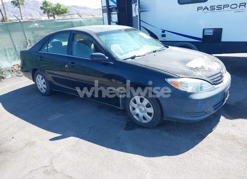 2003 Toyota Camry LE (VIN 4T1BE32K33U193960) main photo