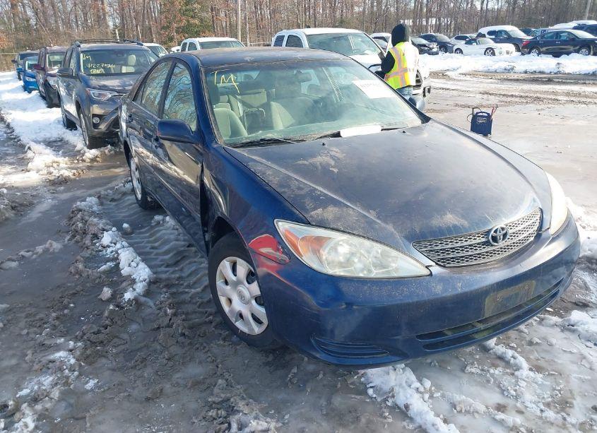 2003 Toyota Camry LE (VIN 4T1BE32K33U227329) main photo