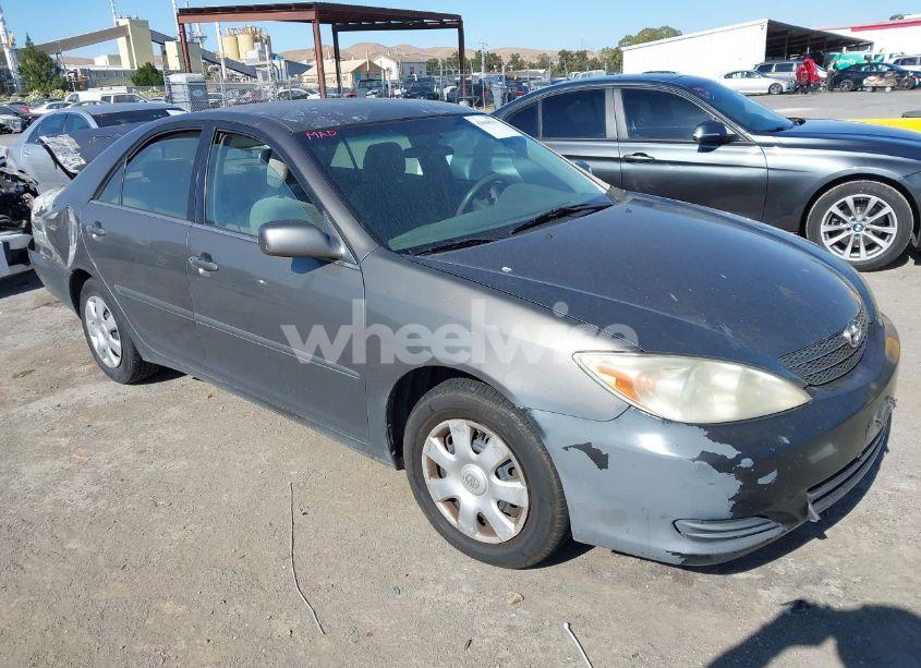2003 Toyota Camry LE (VIN 4T1BE32K33U645857) main photo