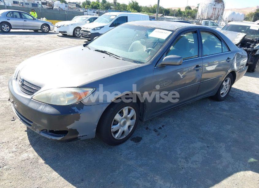 Photo 2 of 2003 Toyota Camry LE (VIN 4T1BE32K33U645857)