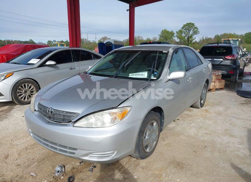 Photo 2 of 2003 Toyota Camry LE (VIN 4T1BE32K33U675943)
