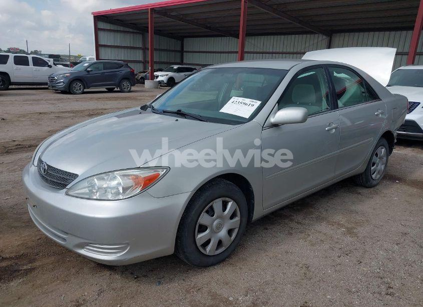Photo 2 of 2003 Toyota Camry LE (VIN 4T1BE32K33U702686)