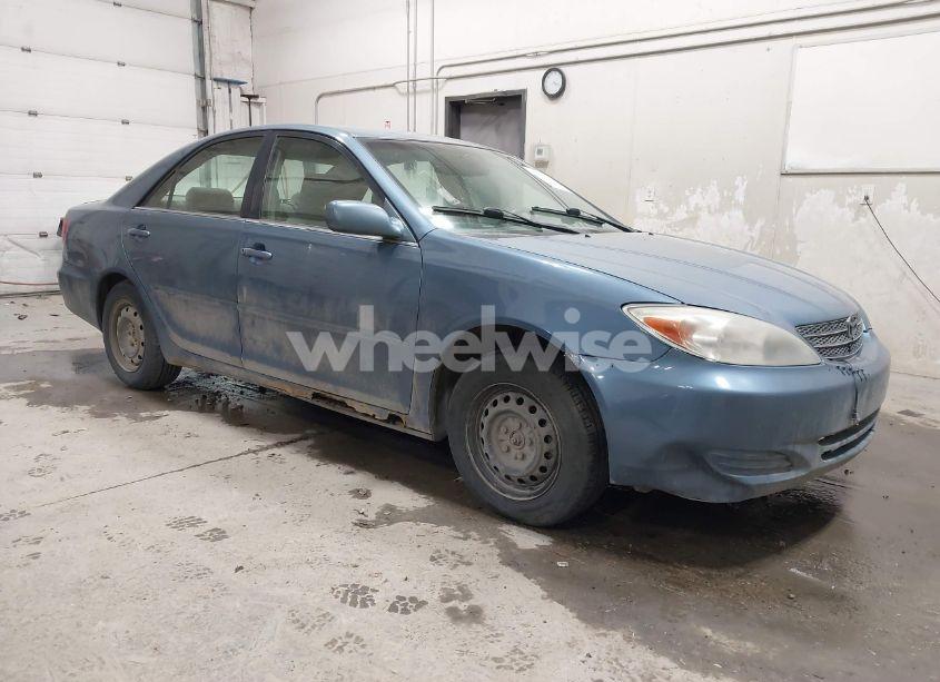 2003 Toyota Camry LE (VIN 4T1BE32K33U709783) main photo