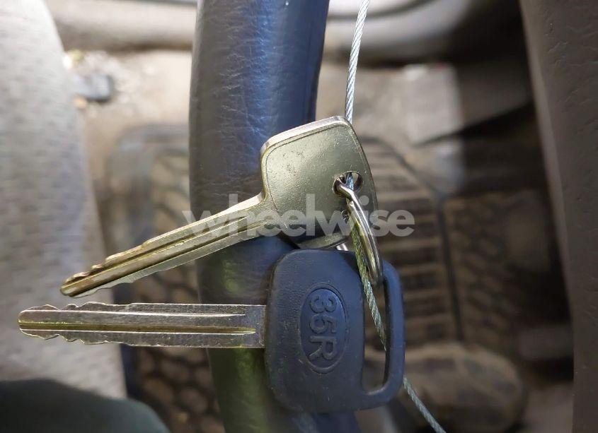 Photo 11 of 2003 Toyota Camry LE (VIN 4T1BE32K33U709783)