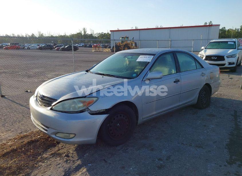 Photo 2 of 2003 Toyota Camry XLE (VIN 4T1BE32K33U734909)