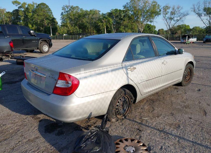 Photo 4 of 2003 Toyota Camry XLE (VIN 4T1BE32K33U734909)