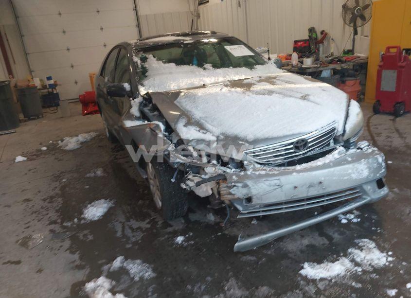 2003 Toyota Camry LE (VIN 4T1BE32K33U736398) main photo