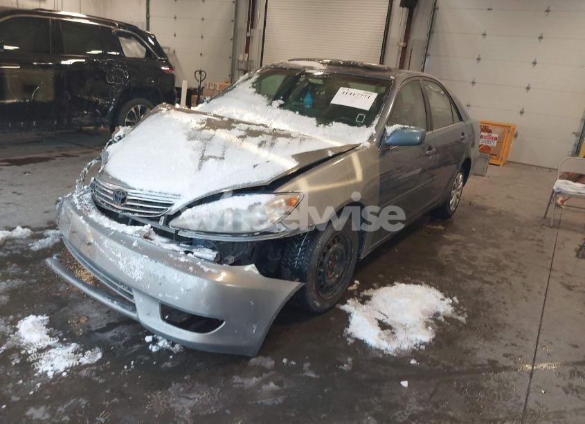 Photo 2 of 2003 Toyota Camry LE (VIN 4T1BE32K33U736398)