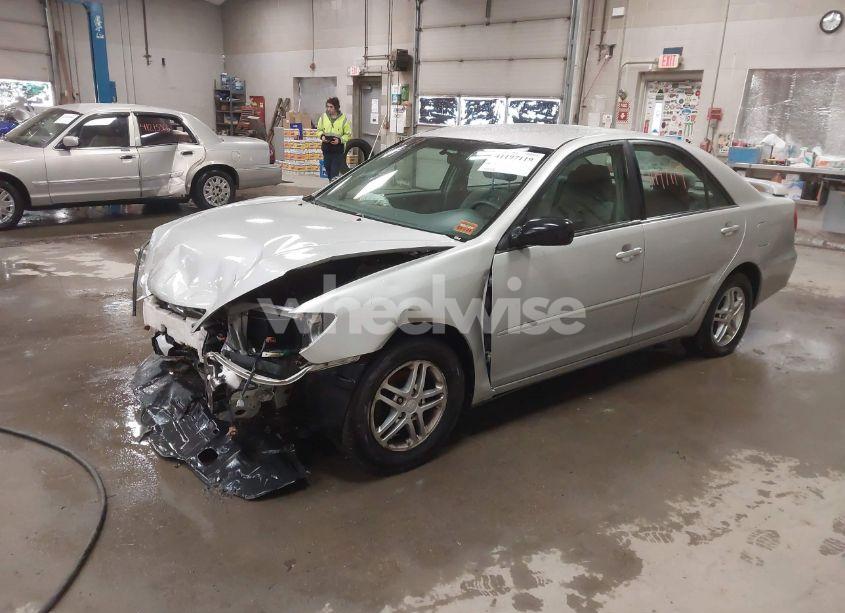 Photo 2 of 2003 Toyota Camry LE (VIN 4T1BE32K33U743805)